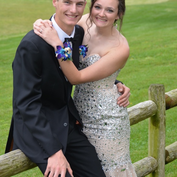 Formal - Picture 4 of 4